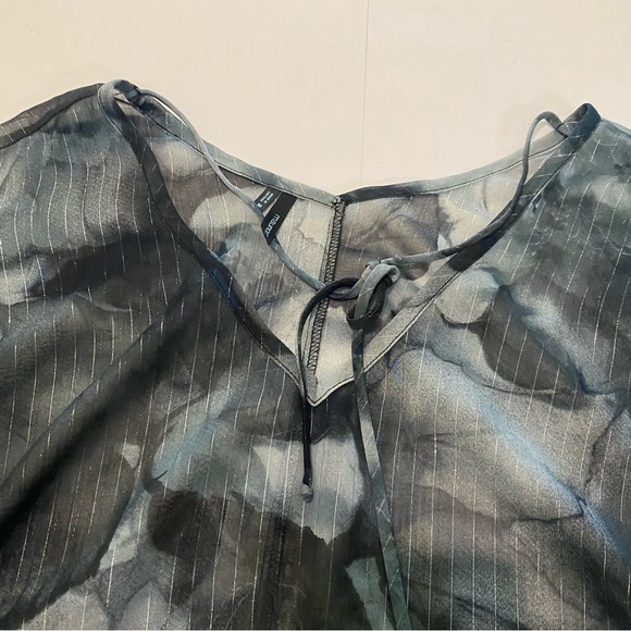 ⭐️ Maurices gray & black sheer top size medium - Picture 3 of 7